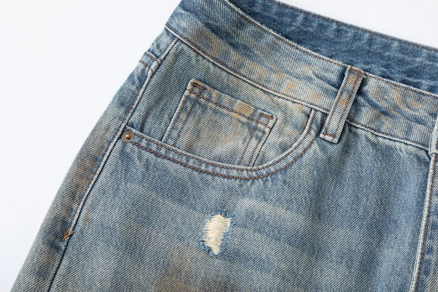 Factory Direct Men's Vintage Loose Fit Graffiti Denim Jeans, Stone Washed Casual Style for Spring/Fall, High Quality, OEM Available