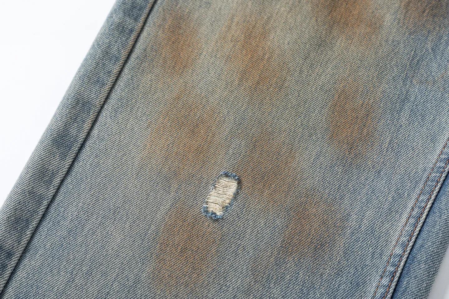 Factory Direct Men's Vintage Loose Fit Graffiti Denim Jeans, Stone Washed Casual Style for Spring/Fall, High Quality, OEM Available