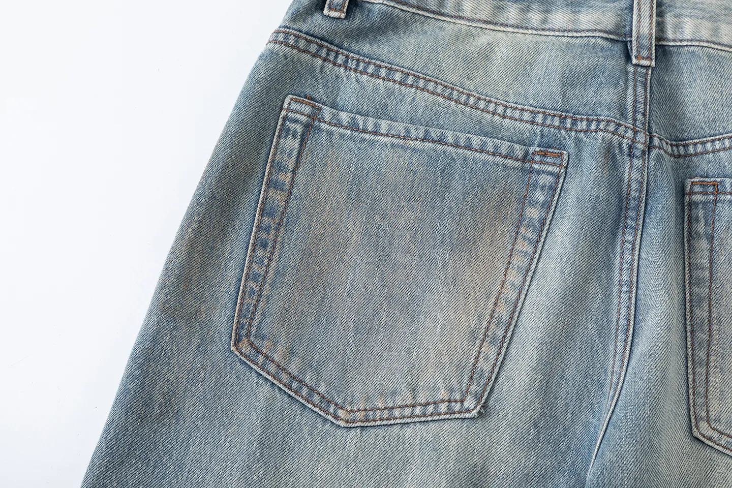 Factory Direct Men's Vintage Loose Fit Graffiti Denim Jeans, Stone Washed Casual Style for Spring/Fall, High Quality, OEM Available