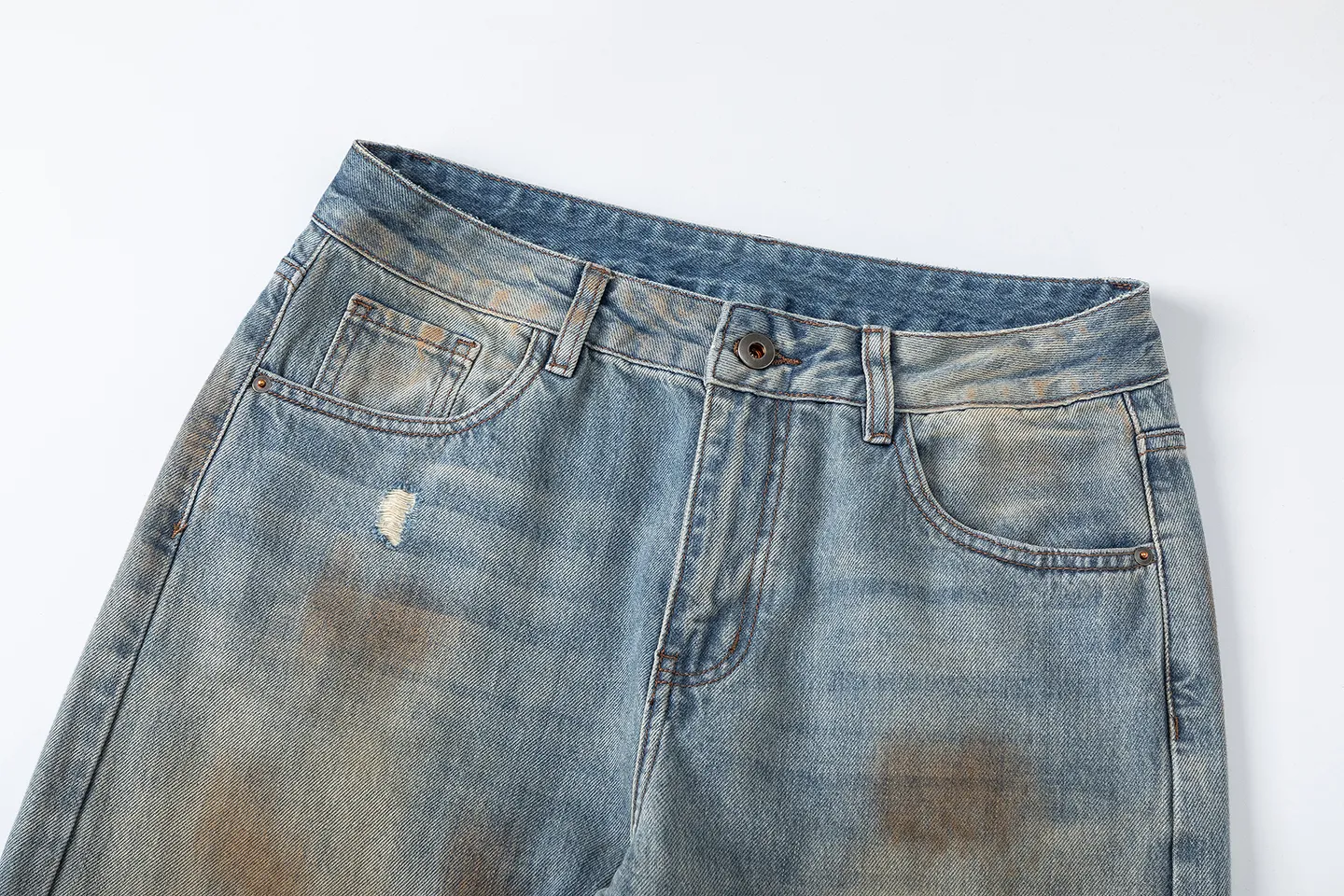 Factory Direct Men's Vintage Loose Fit Graffiti Denim Jeans, Stone Washed Casual Style for Spring/Fall, High Quality, OEM Available