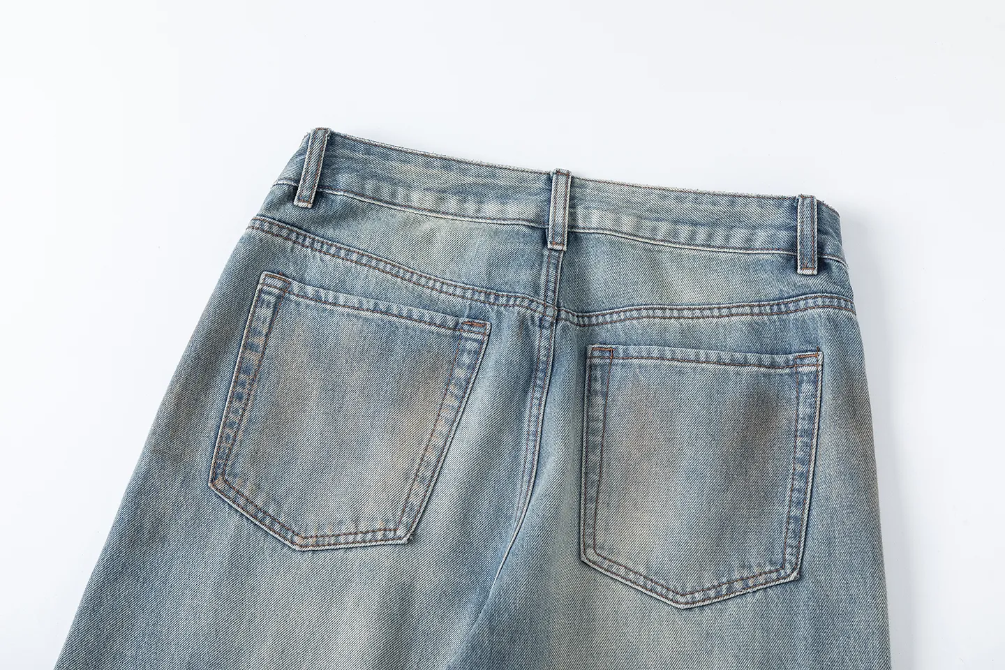 Factory Direct Men's Vintage Loose Fit Graffiti Denim Jeans, Stone Washed Casual Style for Spring/Fall, High Quality, OEM Available