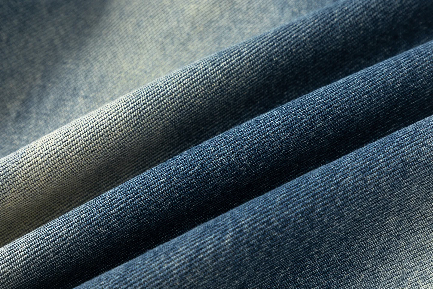 Factory Direct Men's Vintage Loose Fit Washed Denim Jeans - Streetwear Style, Gradient Blue, Straight Leg for Everyday Casual